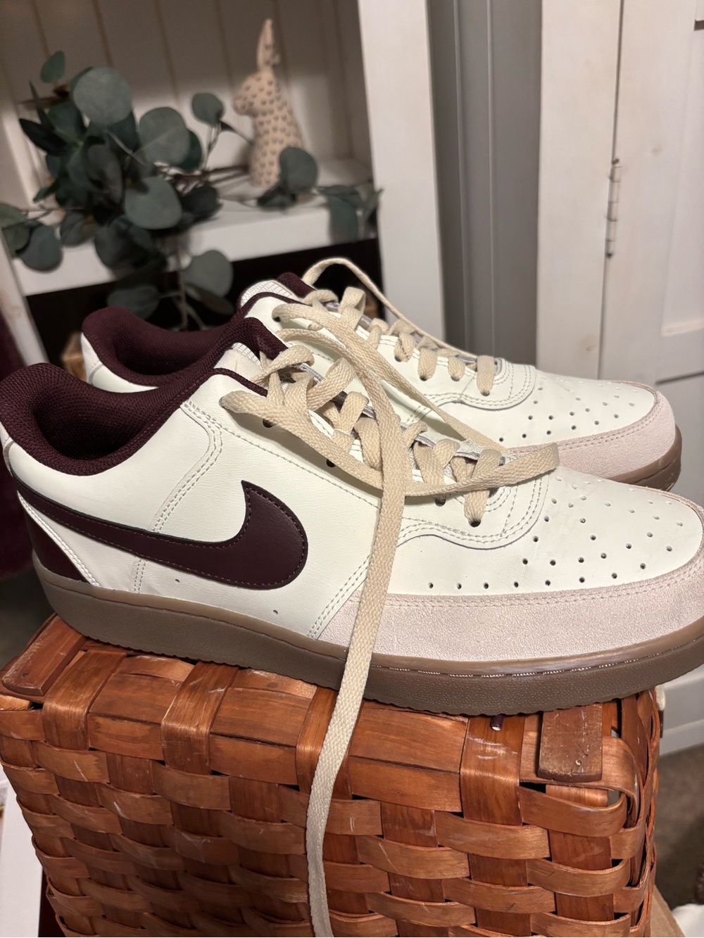 Nike Men’s Low-Top Sneakers in Cream and Burgundy